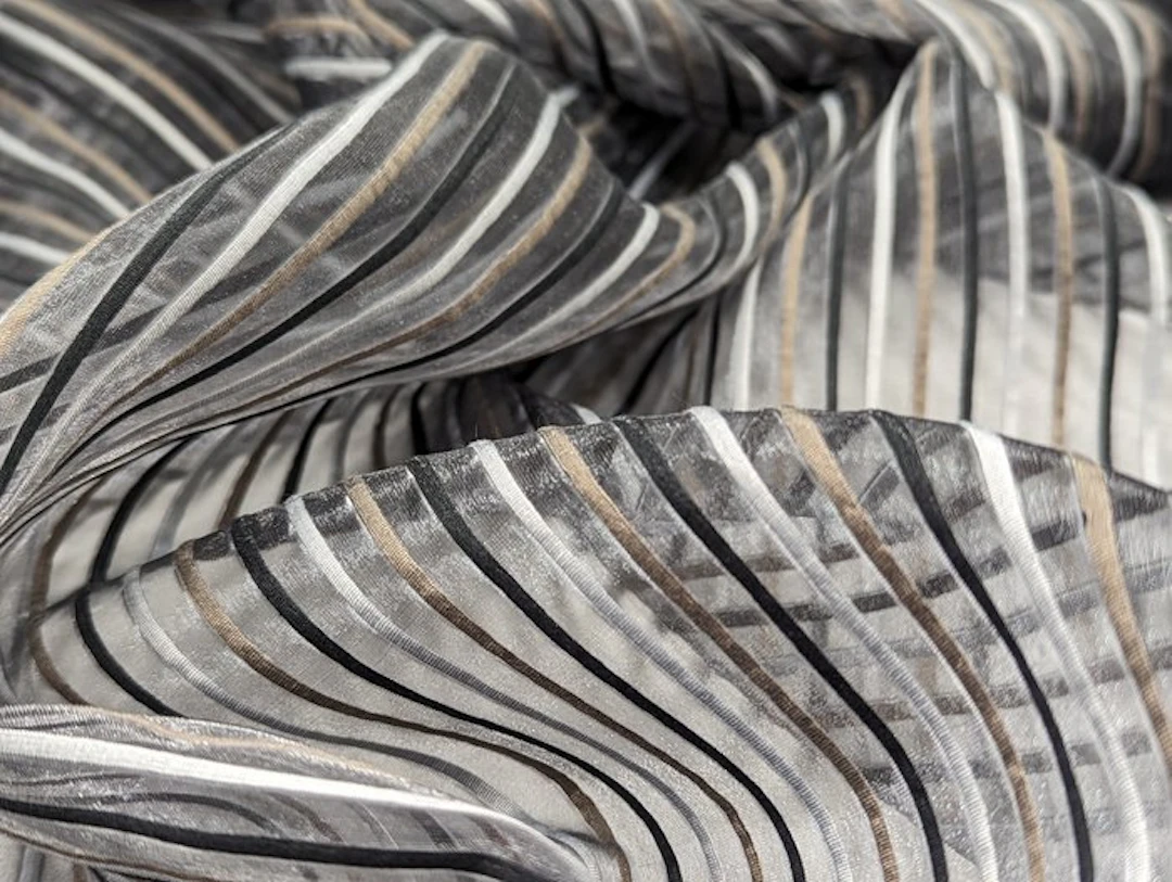 Fantastico tendaggio in misto cotone by Mario Cavelli...