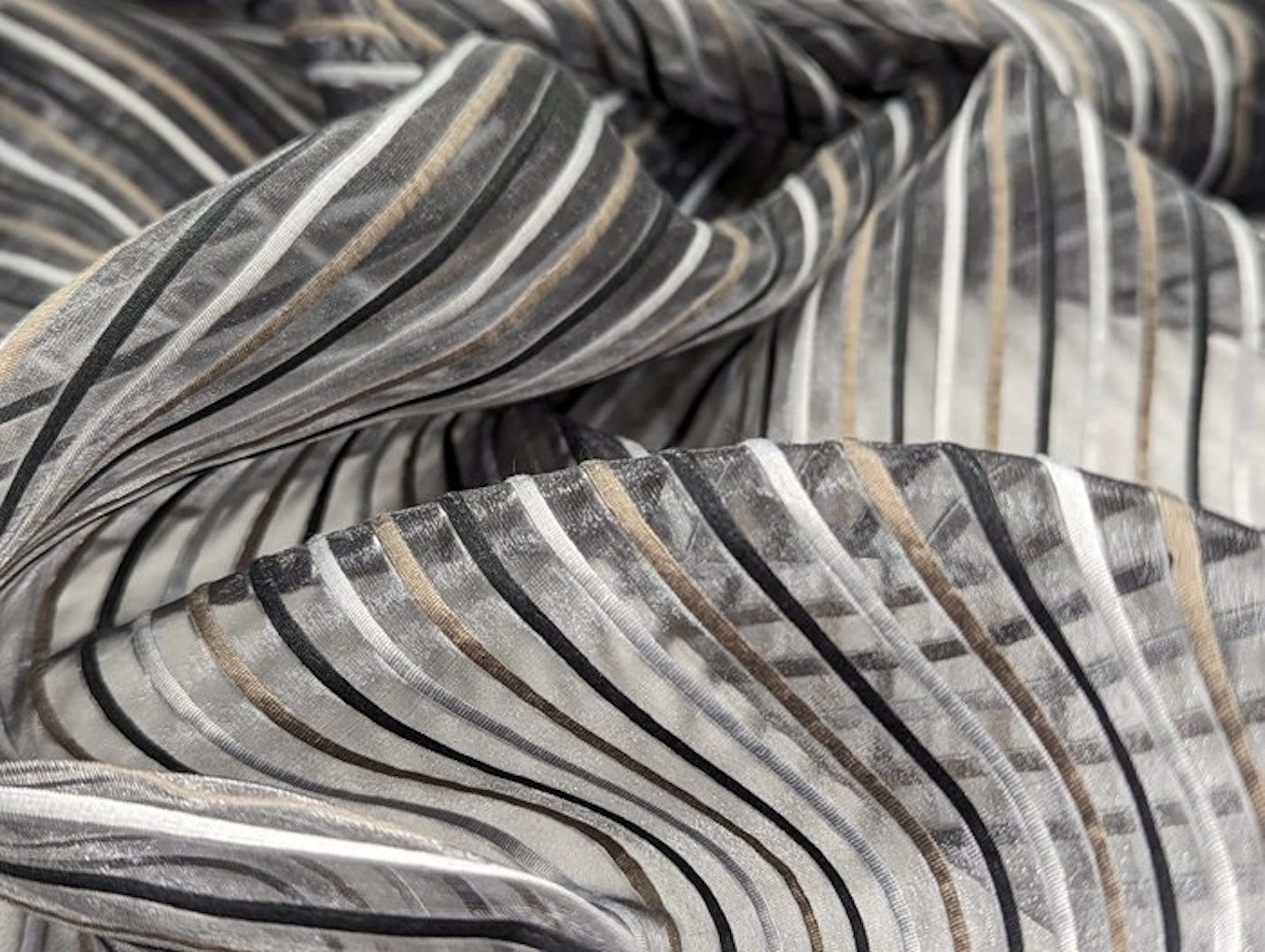 Fantastico tendaggio in misto cotone by Mario Cavelli...