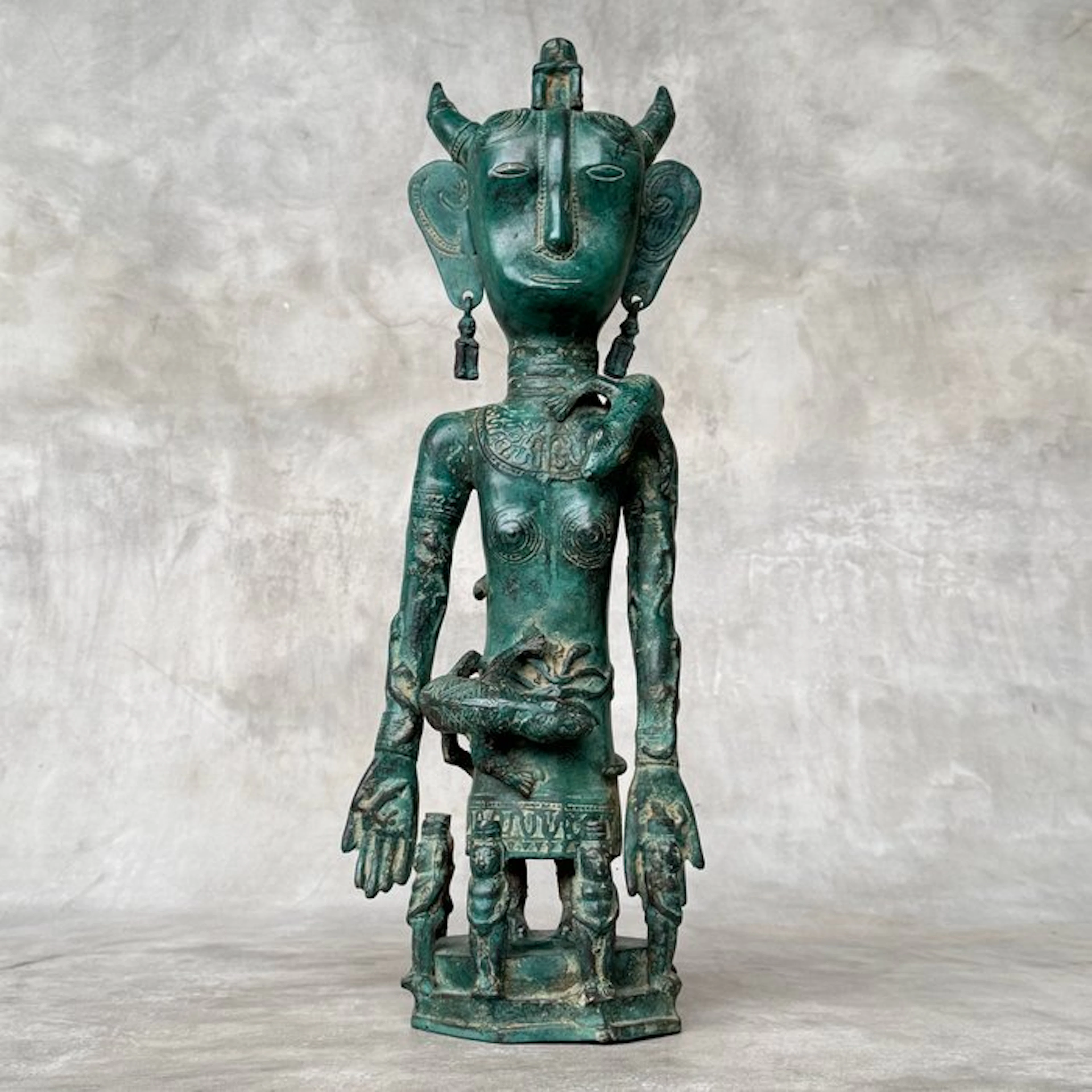 Decorative ornament - Indonesia - 47 cm Bronze Figure in tr