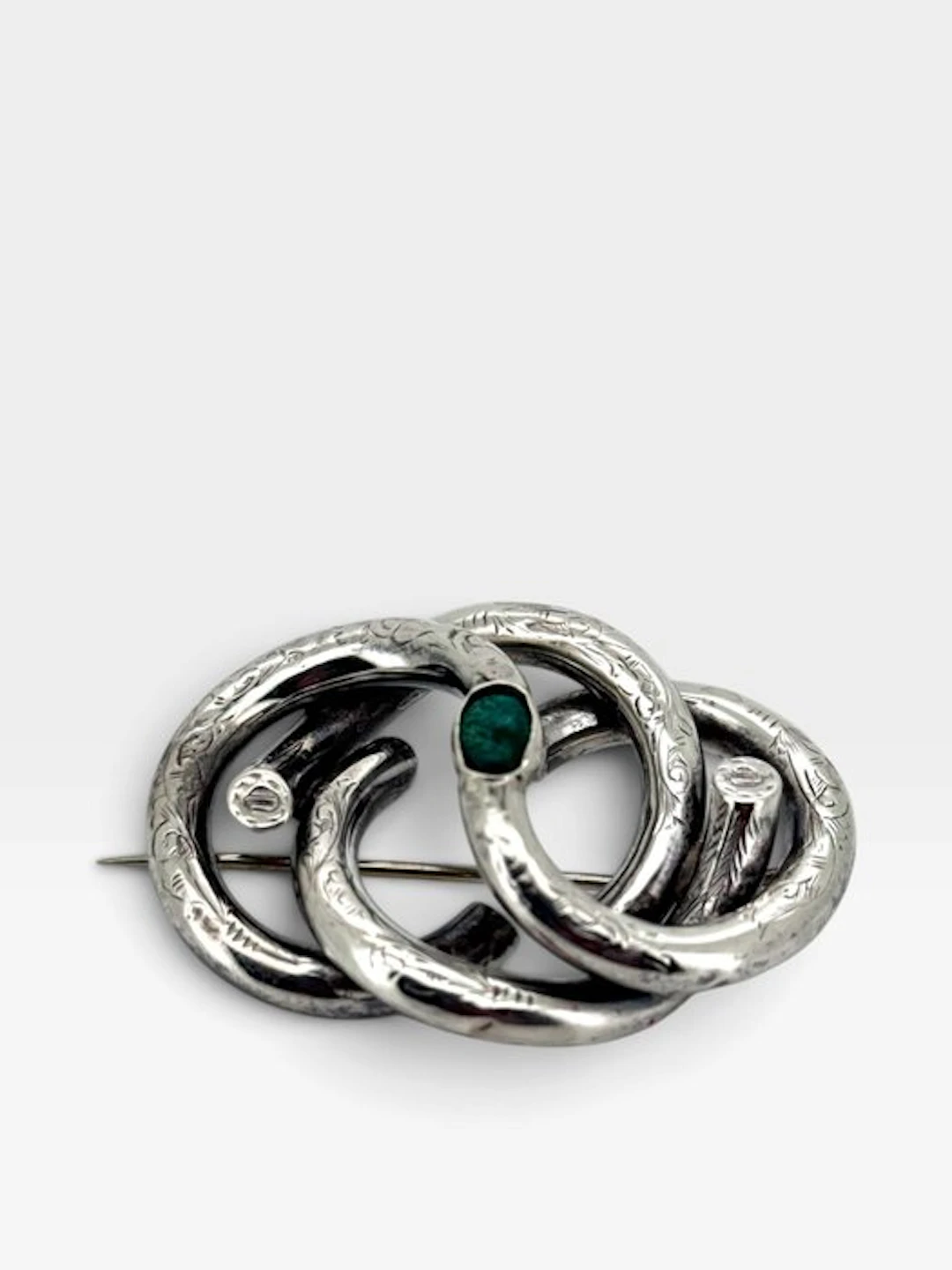 No reserve price - Brooch Silver Emerald - Art Nouveau, rough emerald