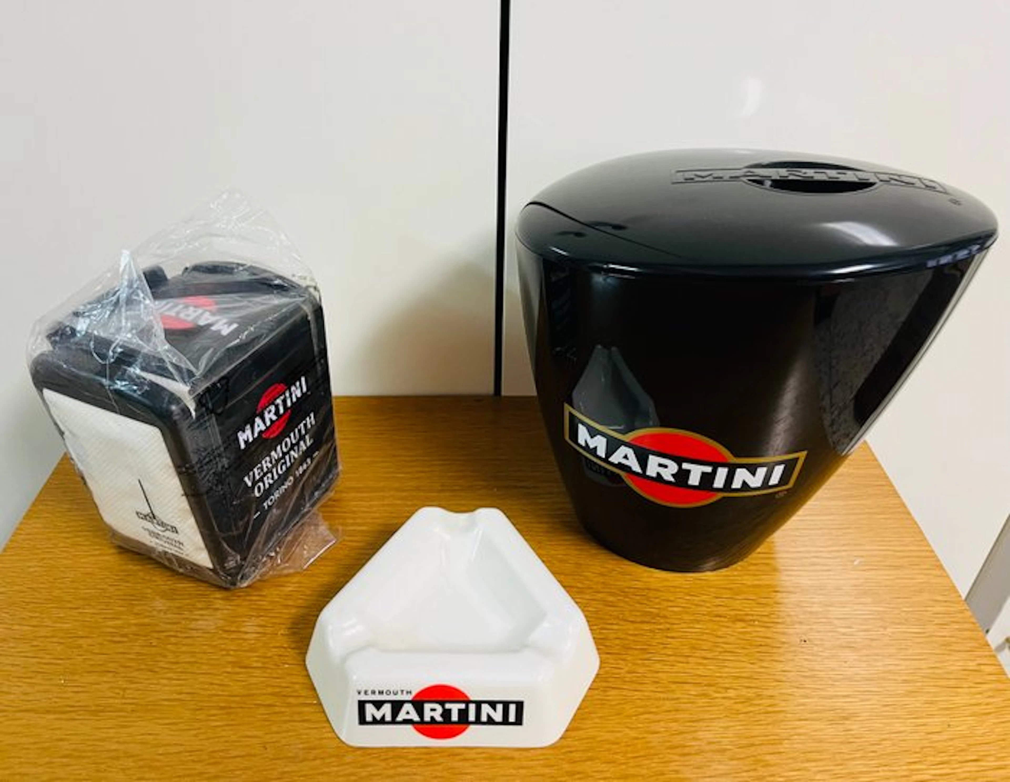 Martini - Ashtray (3) - cenicero, servilletero y cubitera - Bakelite, Plastic
