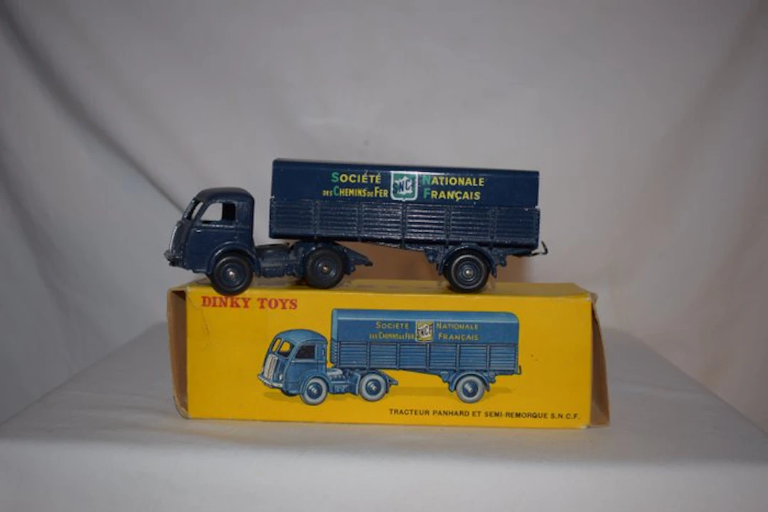 Dinky Toys 1:43 - Model truck - Tracteur Panhard et Semi-Remorque S.N.C.F