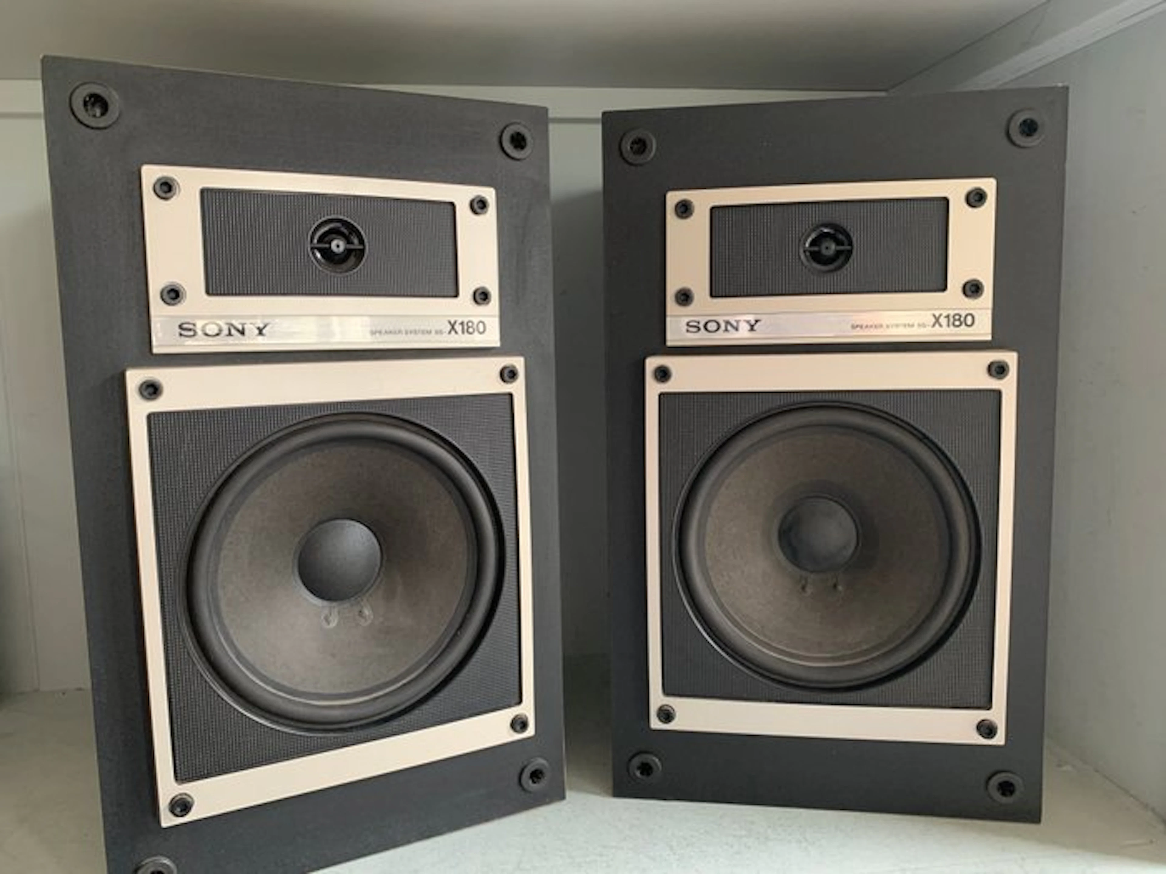 Sony - SS-X180 / 2-Way Sealed Enclosure Bookshelf Speaker set - Multiple models
