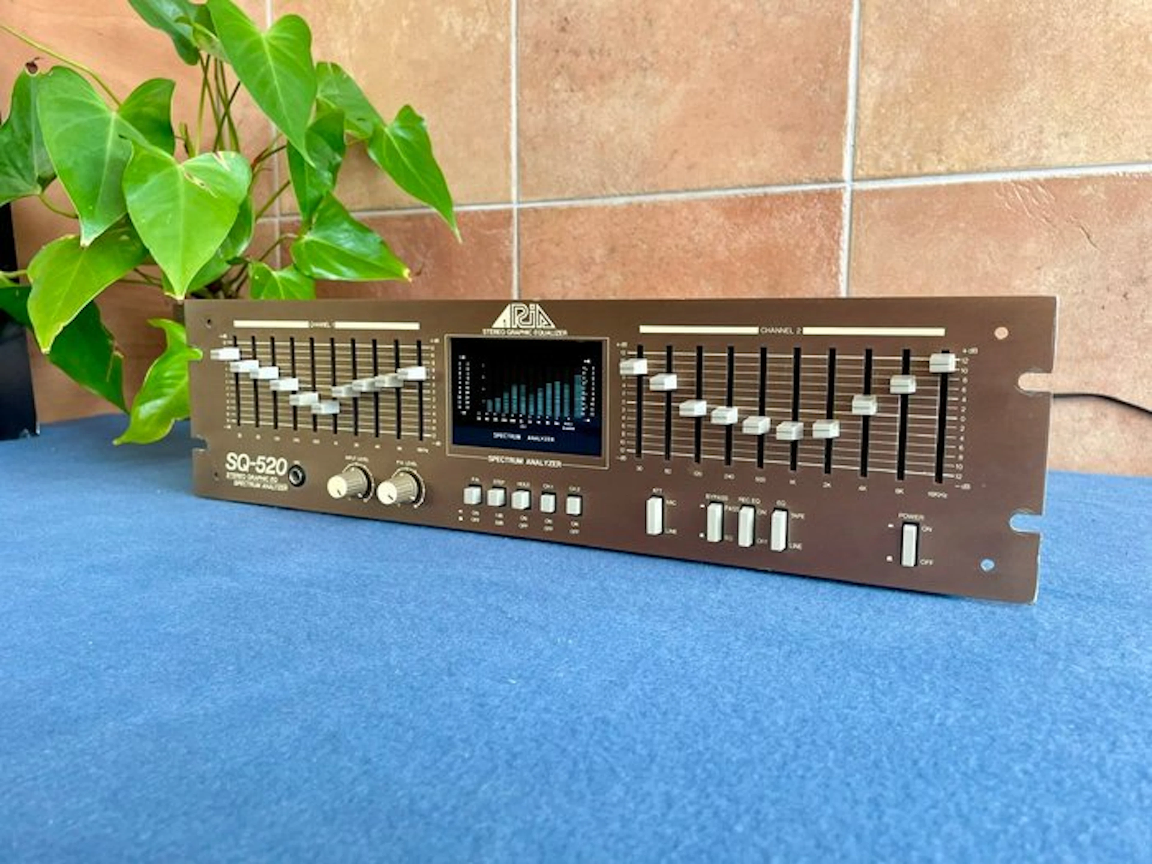 Aria - SQ-520 7-Band with Integrated Spectrum Analyzer Stereo graphic equalizer