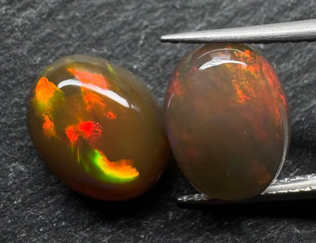 Opal Cabochons- 1 g - (2)