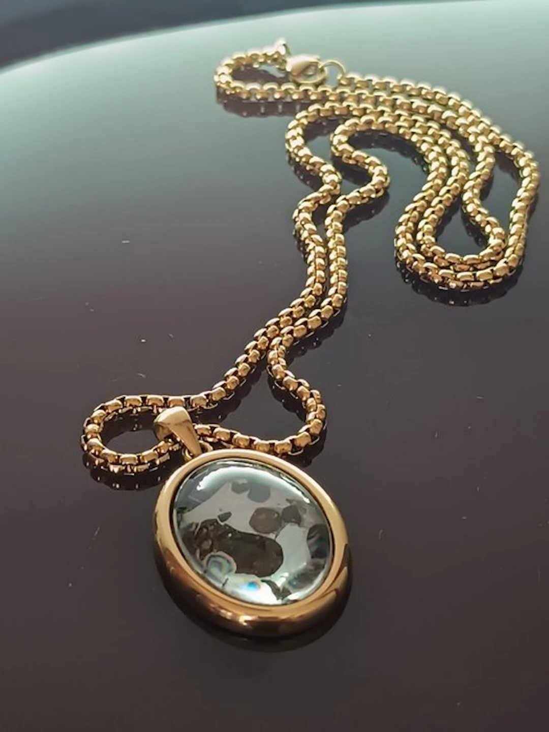 Spectacular Palasita pendant. Golden alloy chain. 55cm - 22.47 g