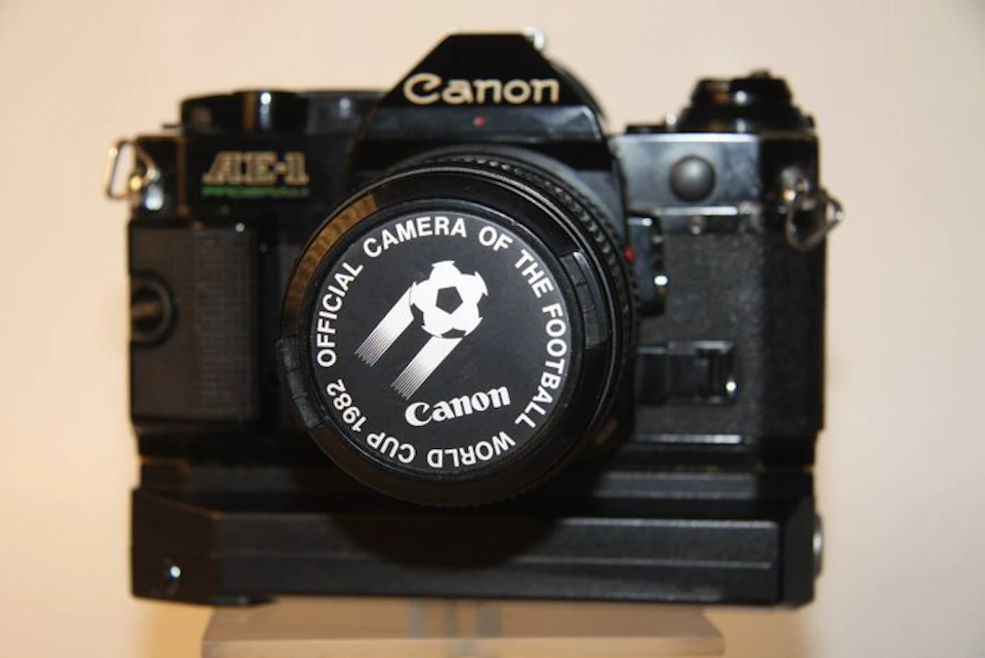 Canon AE-1 Program + Macro 3,5/50mm Single lens reflex camera (SLR)