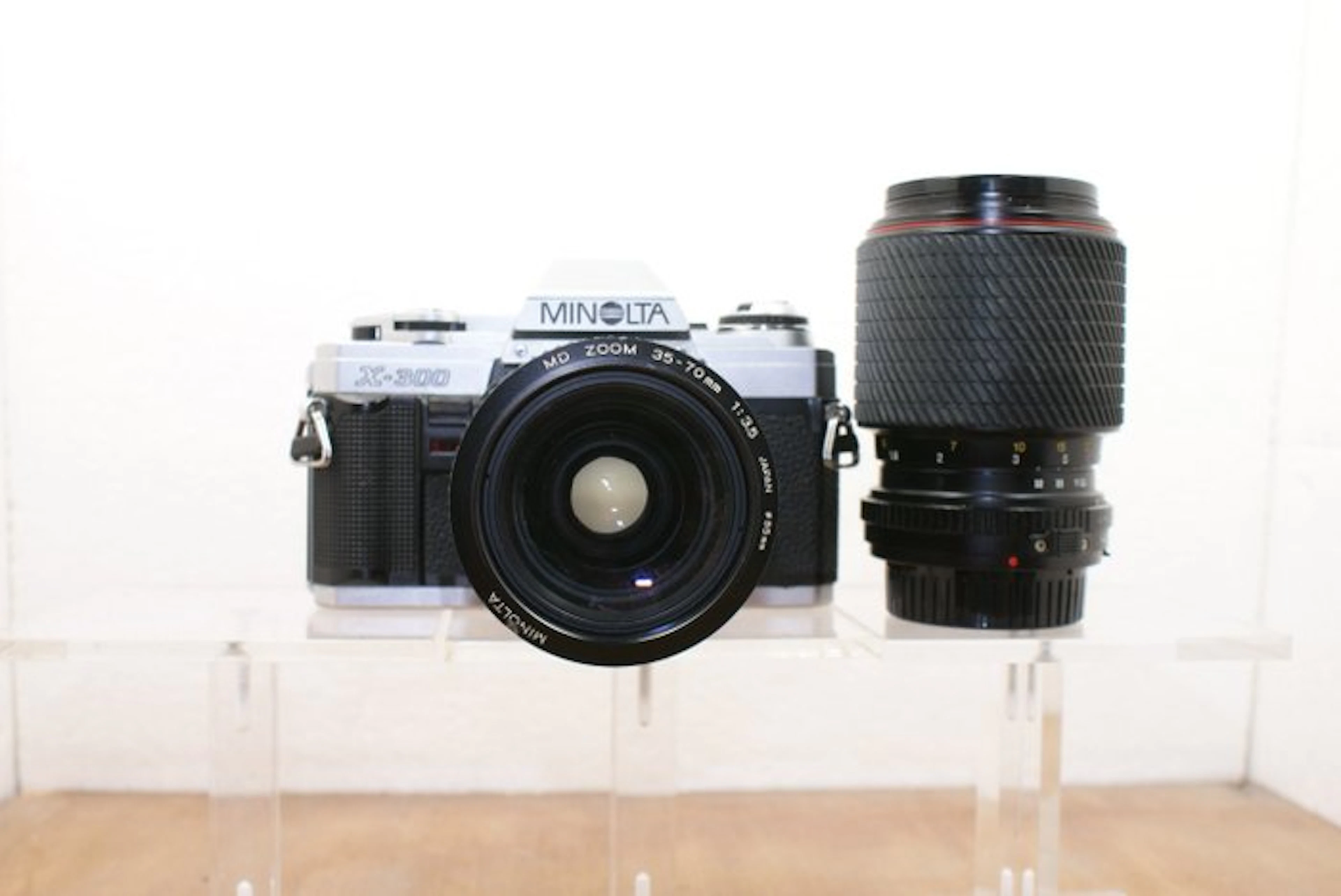 Minolta X-300 + MD Zoom 3.5/35-70mm + Tokina SD...