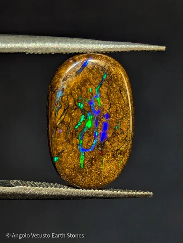 3.08 ct - Natural Noble Boulder Opal from Queensland