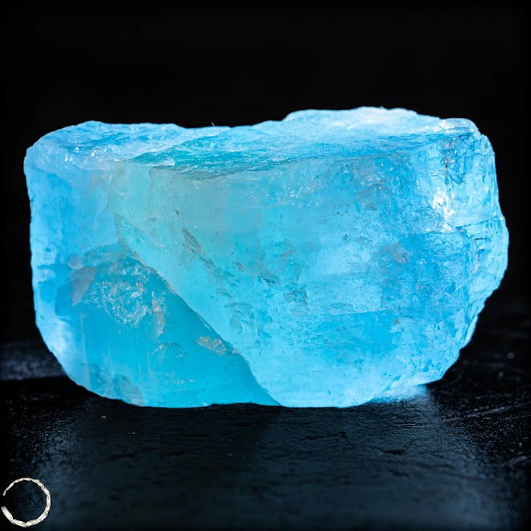 Natural aquamarine rough crystal – Transparent blue beryl...