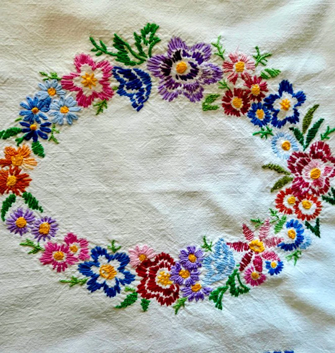 7 teiliges Handbesticktes Vintage Tischwäsche-Set aus...