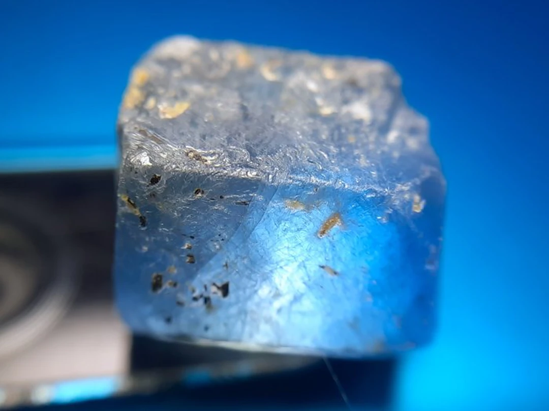 15.8 cts - Beautiful Untreated Blue Sapphire - Rough- 3.16 g