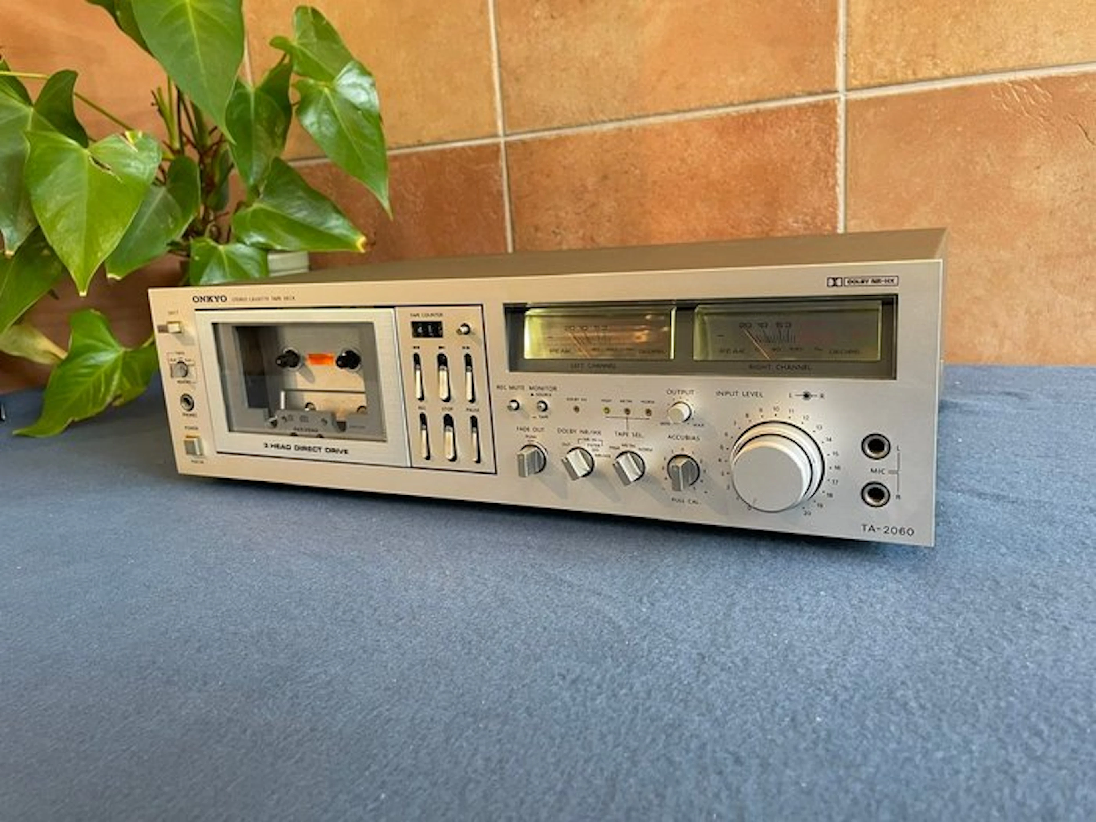 Onkyo - TA-2060 DD 3-head Dolby HX Cassette recorder-player