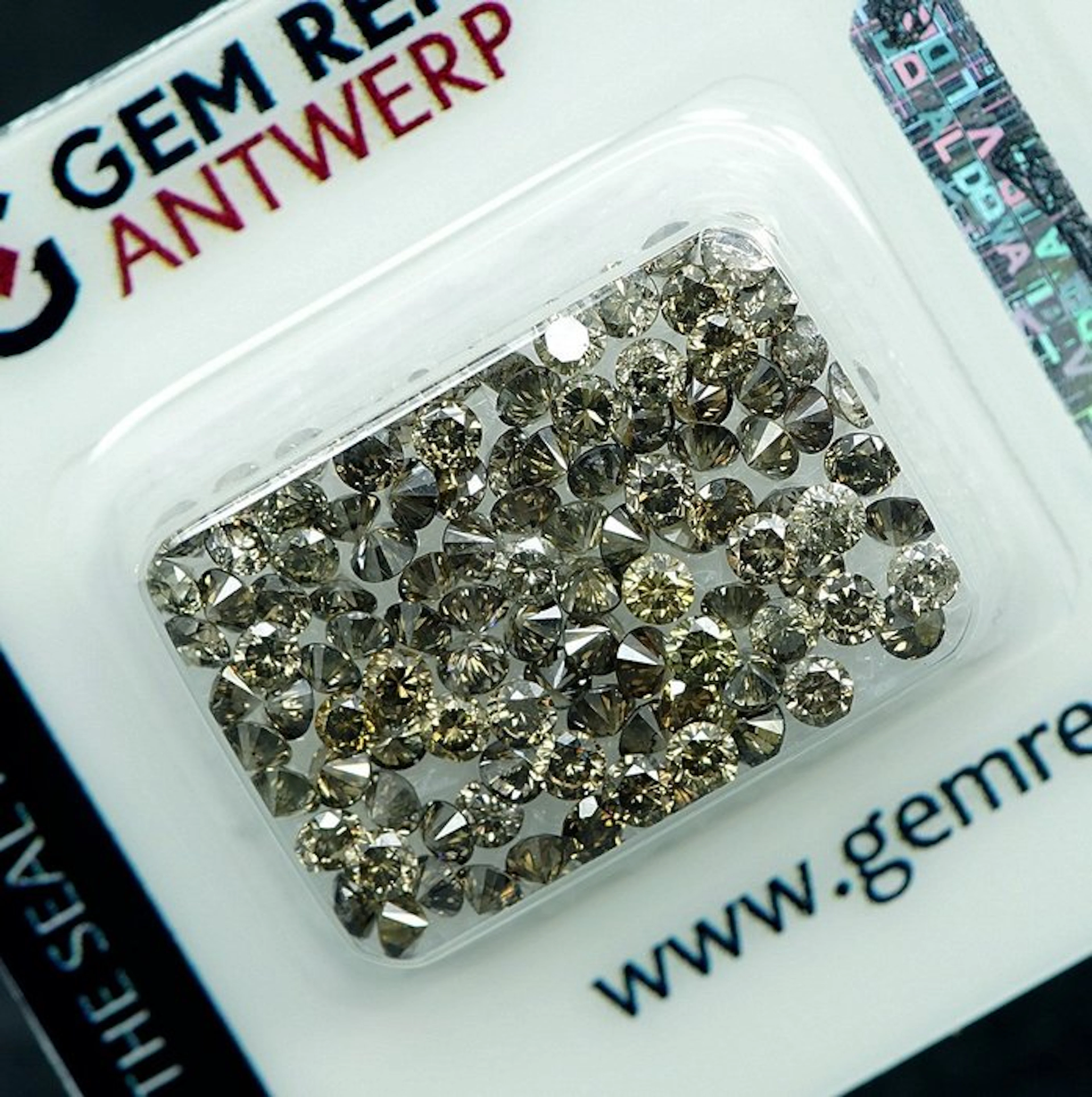 106 pcs Diamond (Natural coloured) - 5.02 ct - Round...