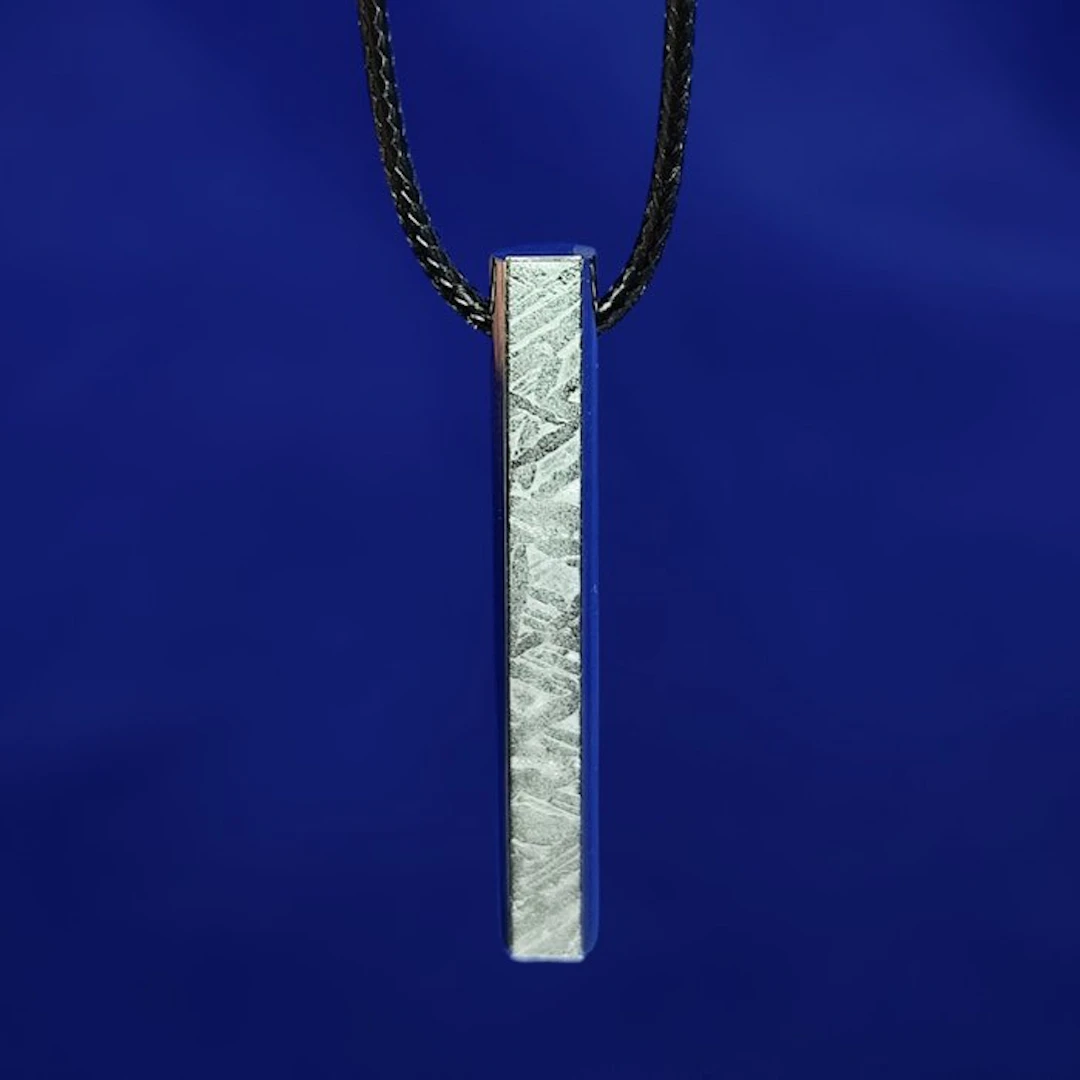 Aletai Meteorite (China, 1898) Pendant with IRON METEORITE. - 7 g