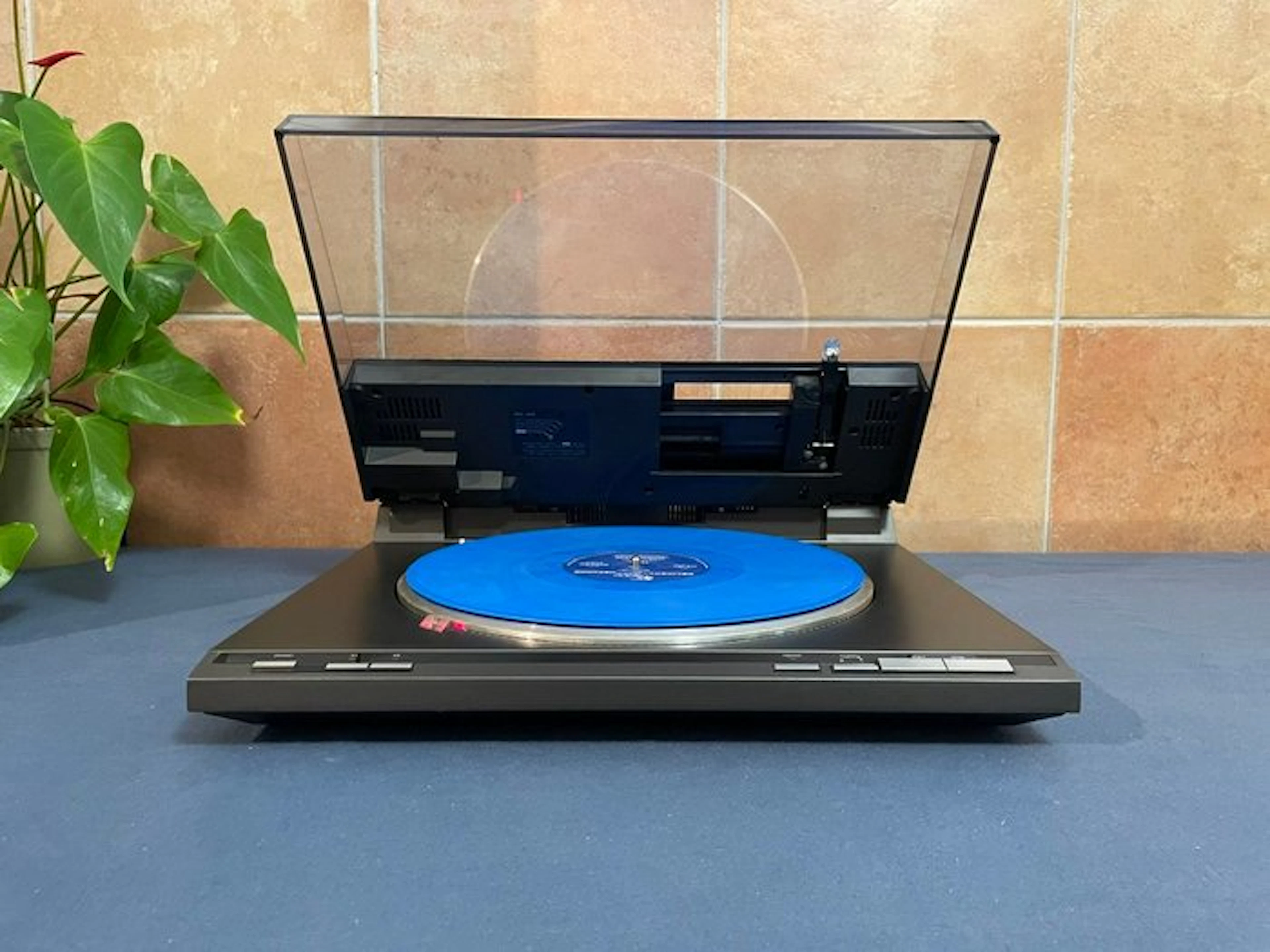 Technics - SL-Q1- Fully automatic Turntable