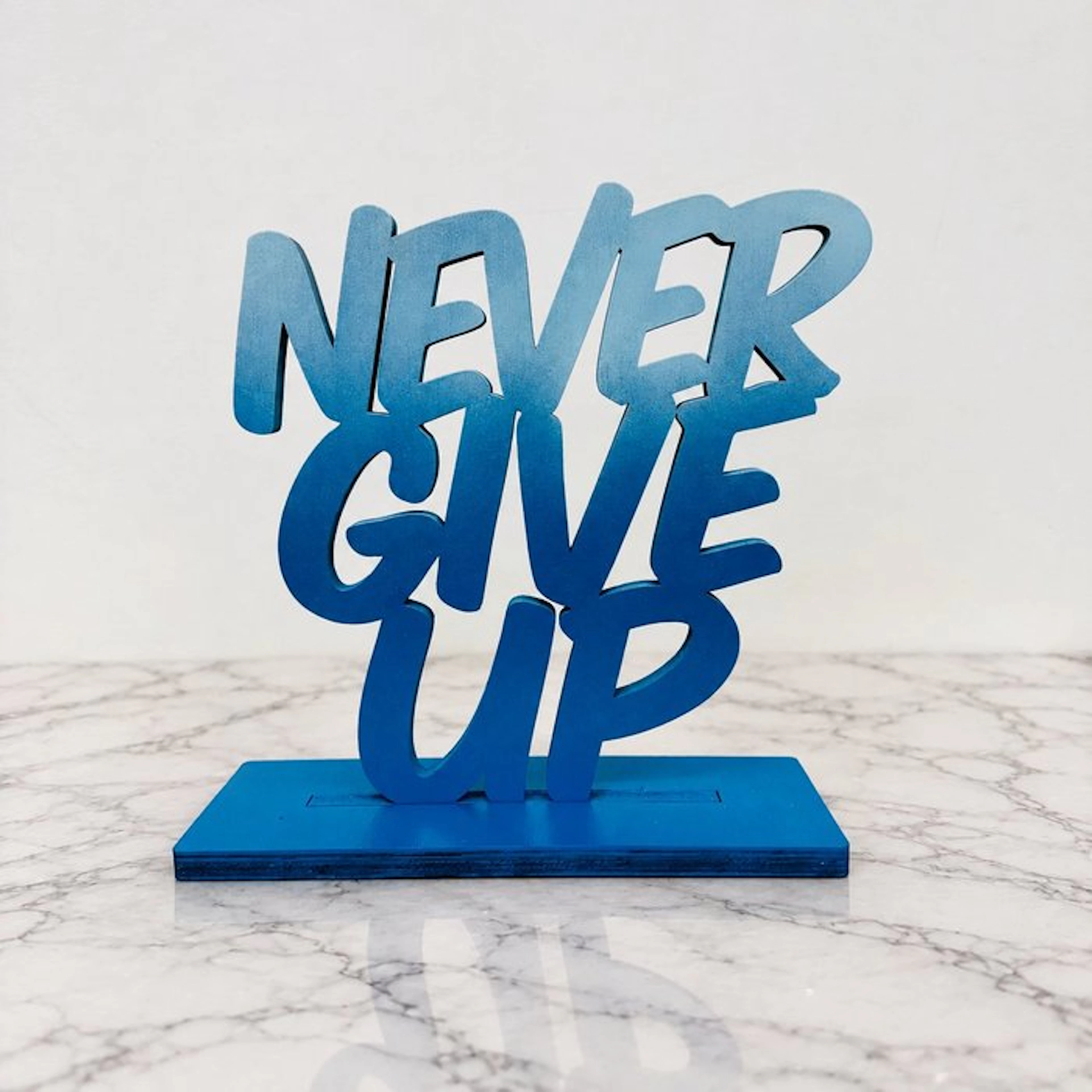 AIIROH - Never Give Up Blue Glitter - Sculpture bois