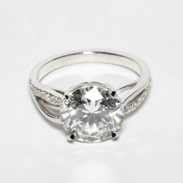 Engagement ring - 18 kt