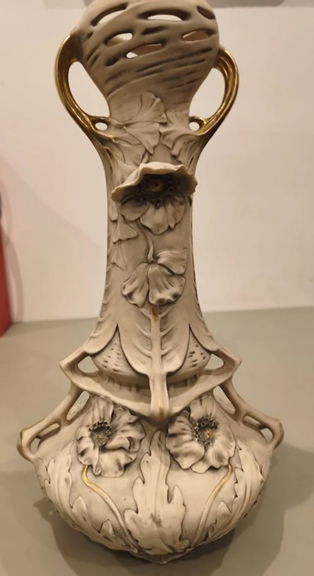 Royal Dux Porzellan-Manufaktur - Vase - Porcelain