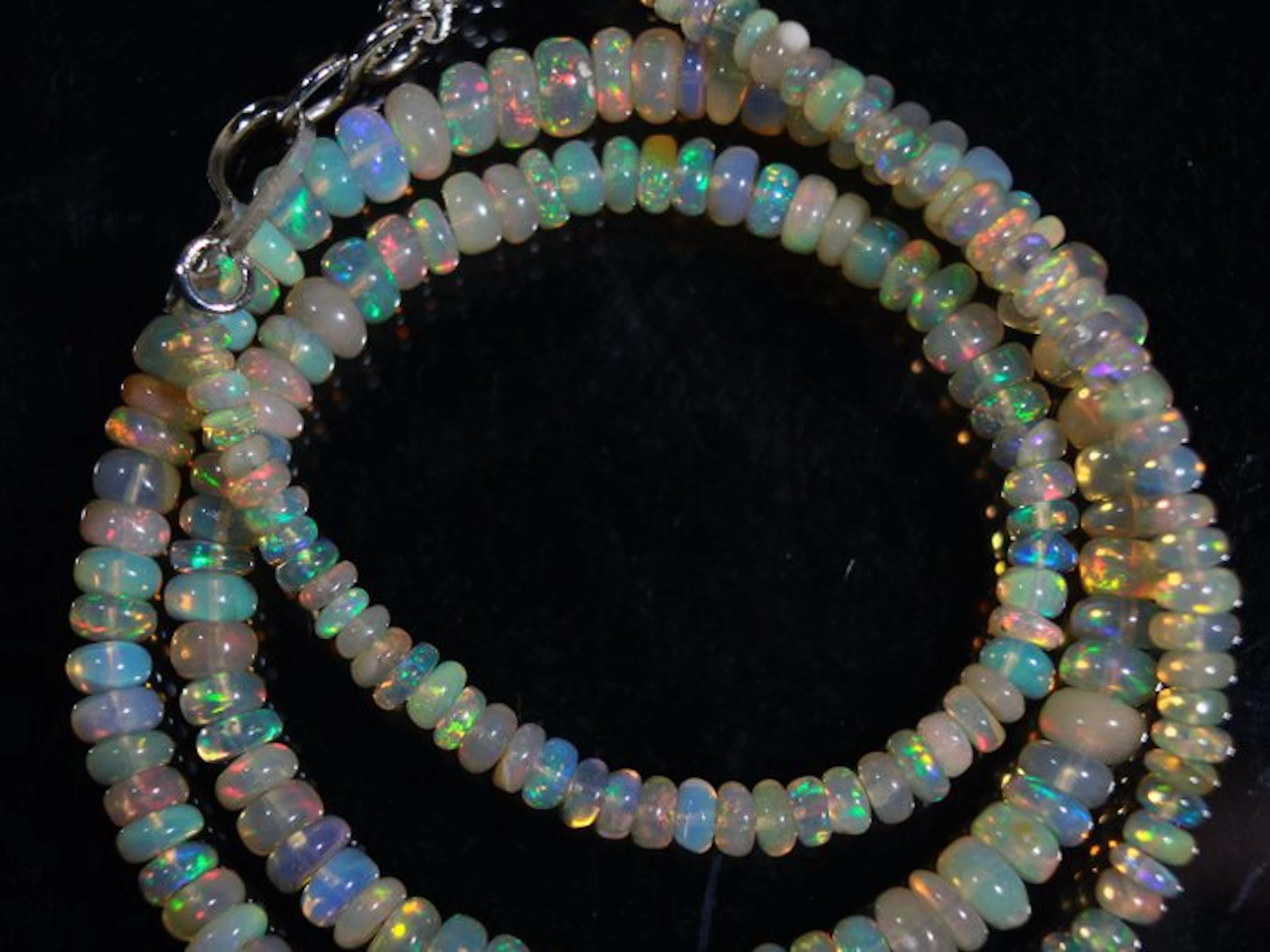 No Reserve - Ct. 43.40 Ethiopian Opal - Untreated Beads- 8.68 g