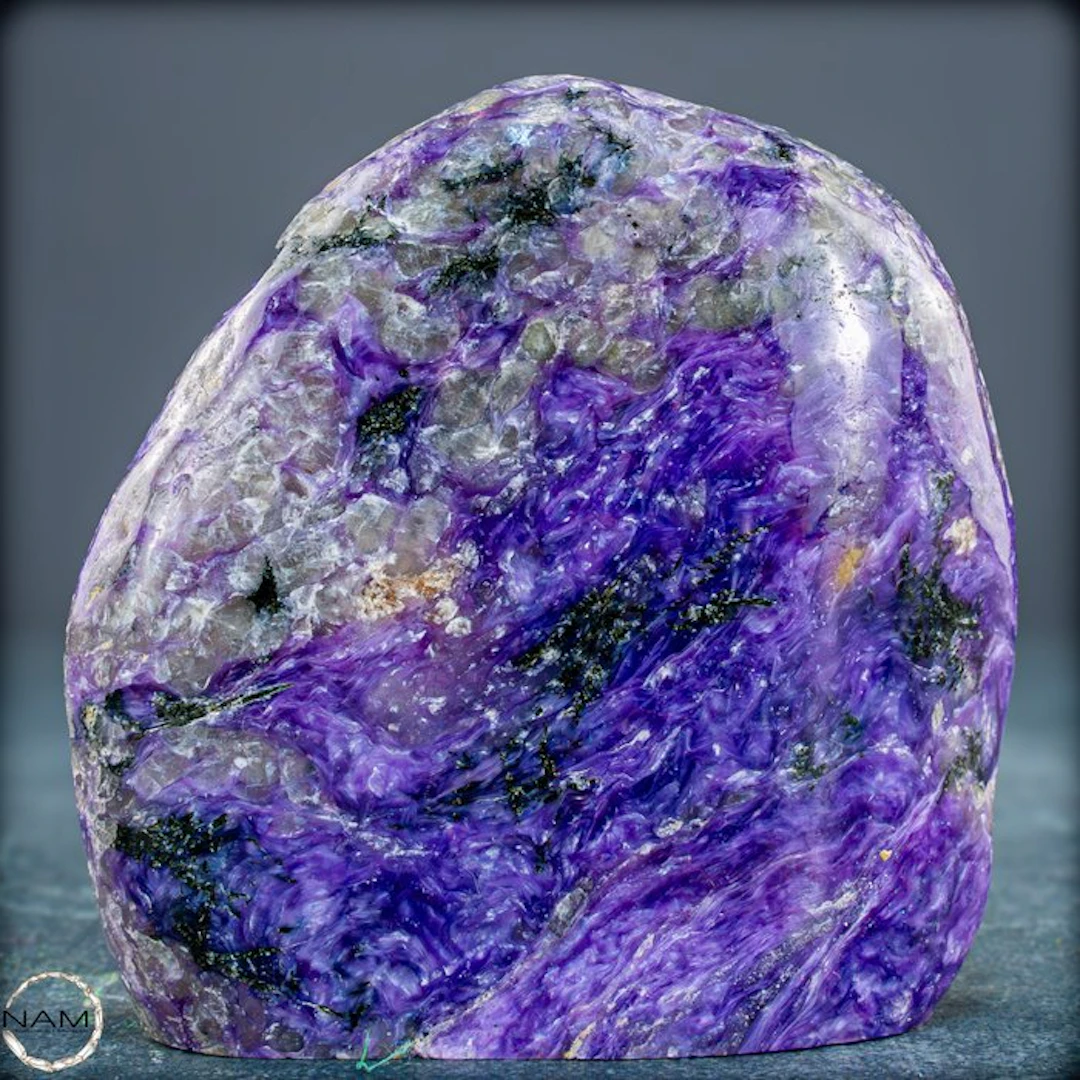 Extraordinary charoite freeform from Russia – Violette...