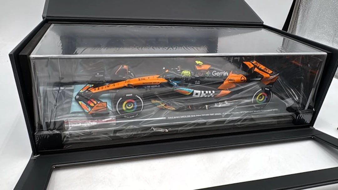 Spark 1:18 - Model car - McLaren MCL39 Lando Norris Abu...