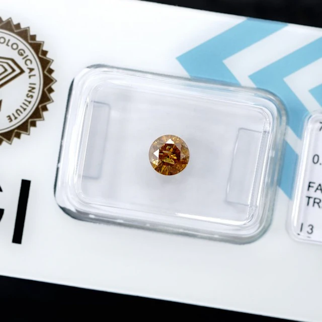 No reserve price - 1 pcs Diamond (Colour-treated) - 0.69...
