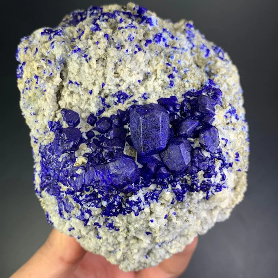 Lazurite Specimen - Height: 9.8 cm - Width: 8.3 cm- 553 g - (1)
