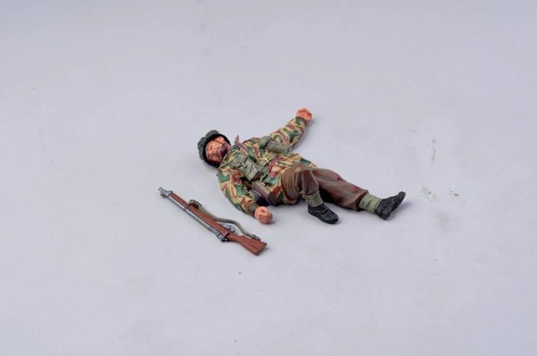 Thomas Gunn - Figure - TG 012 Liggende gewonde Britse...