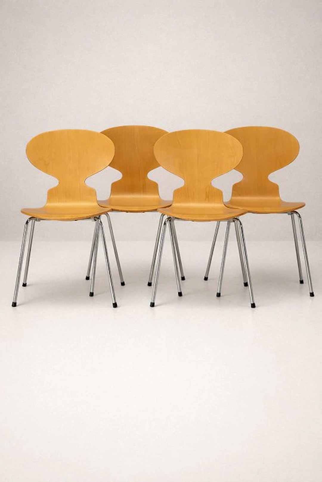 Fritz Hansen - Arne Jacobsen - Chair (4) - three thousand...