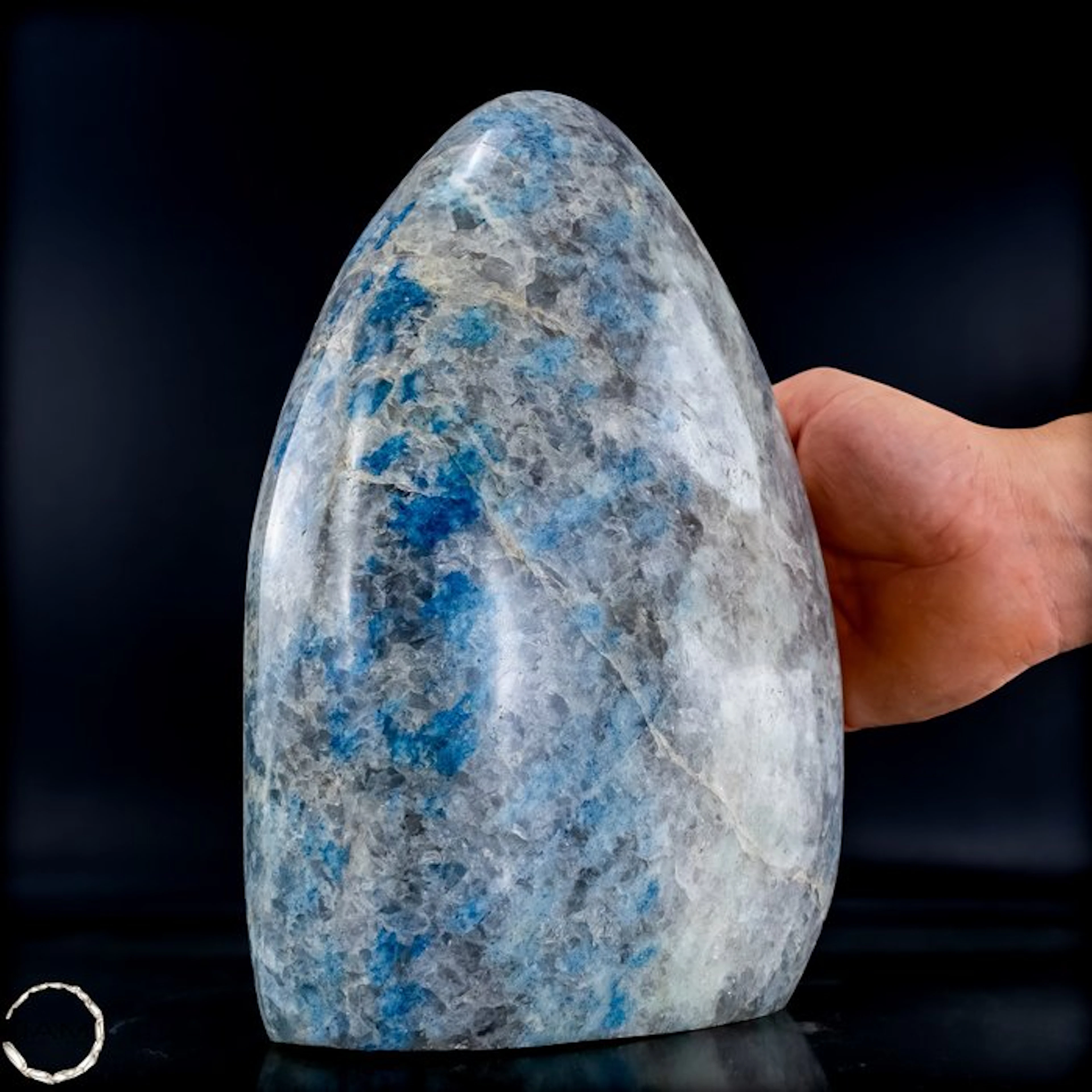 Natural K2 freeform from Madagascar – an exceptional...