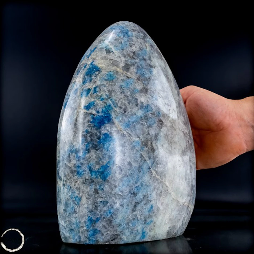 Natural K2 freeform from Madagascar – an exceptional...