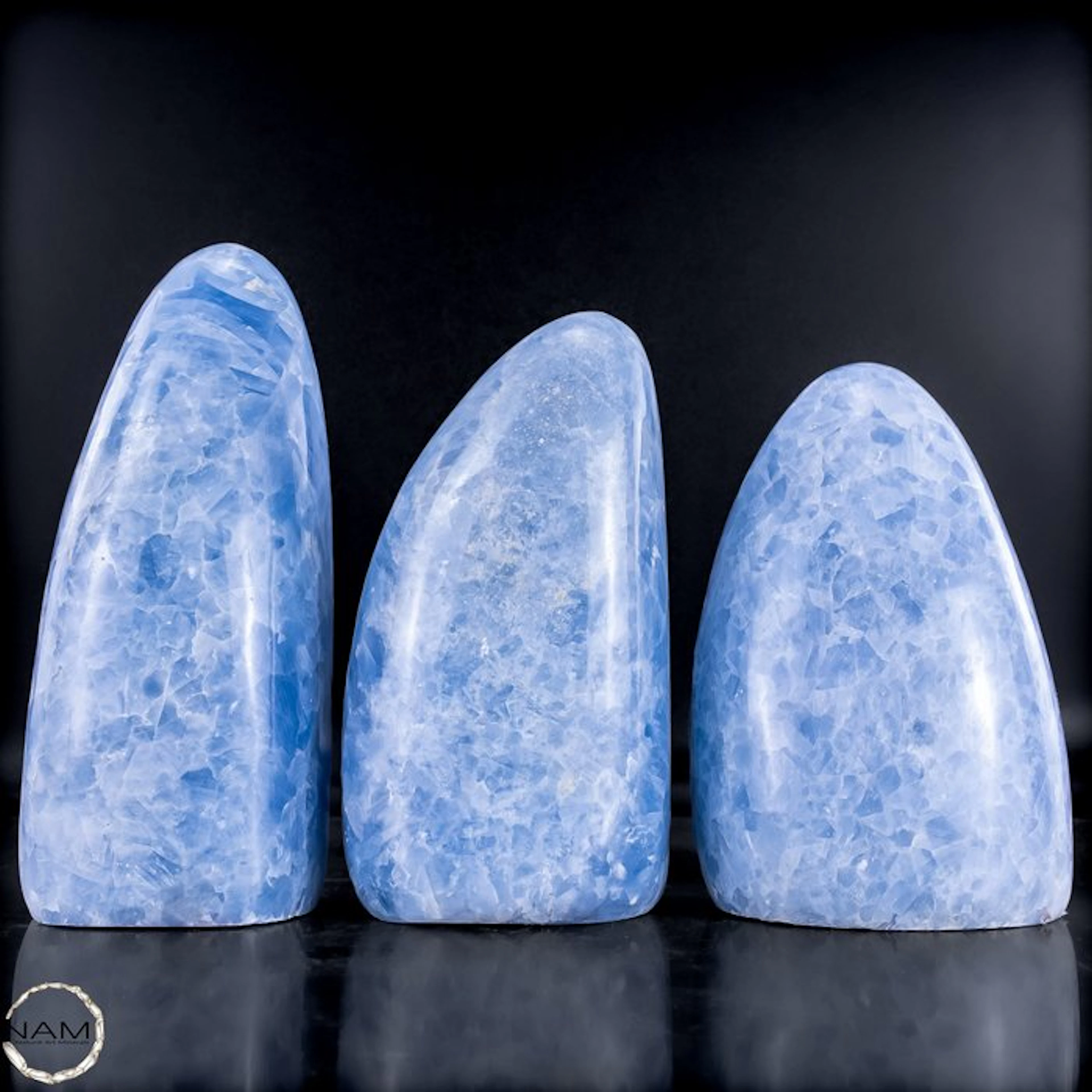 Blue Calcite Freeform – Soft elegance in celestial blue...