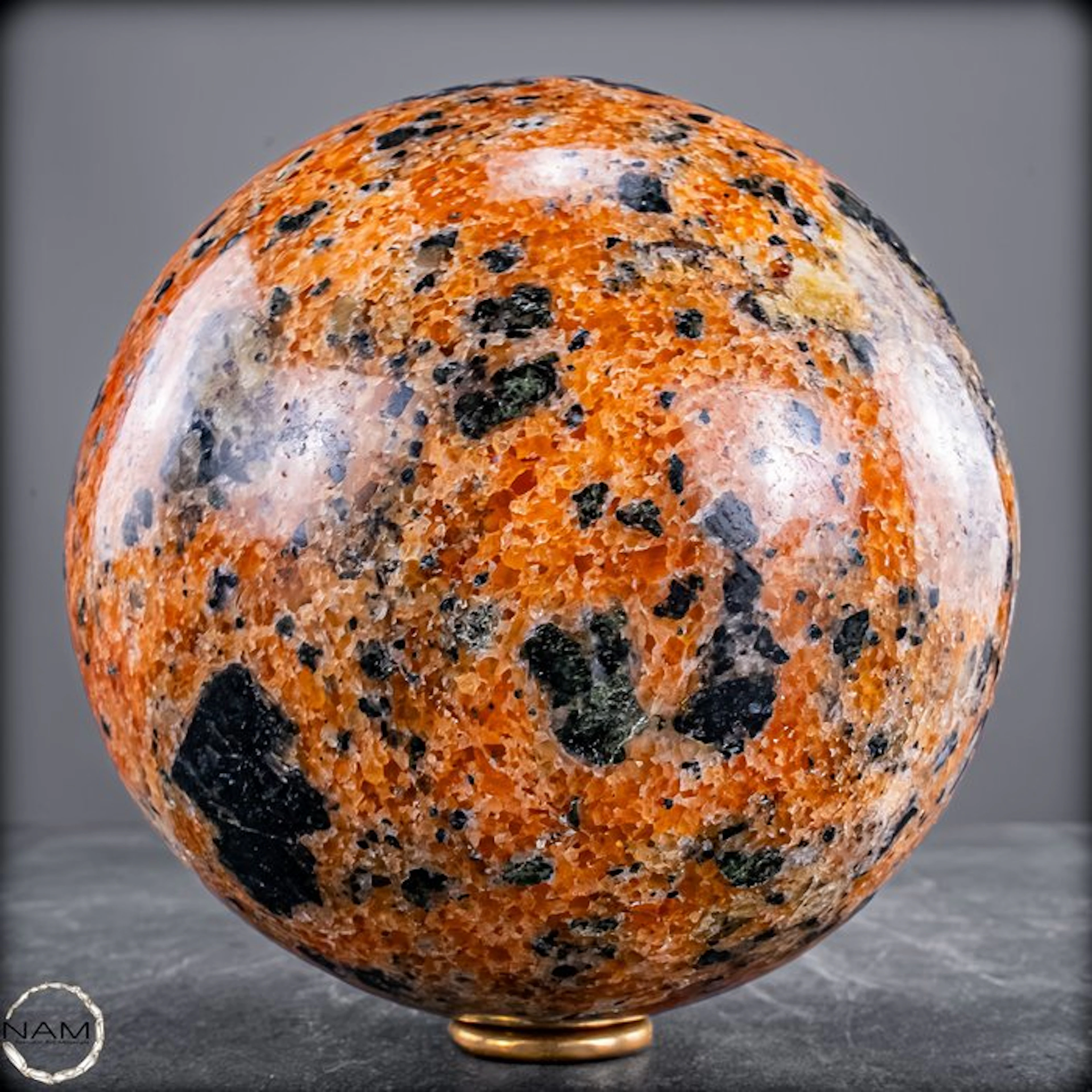 Breathtaking calcite-turmaline sphere – A unique natural...