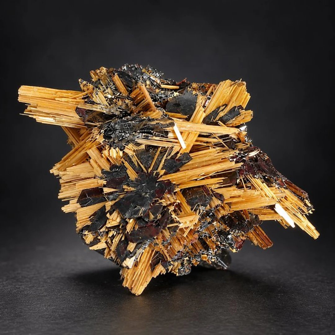 Rutile Crystals on matrix - Height: 2 cm - Width: 3 cm- 15 g - (1)