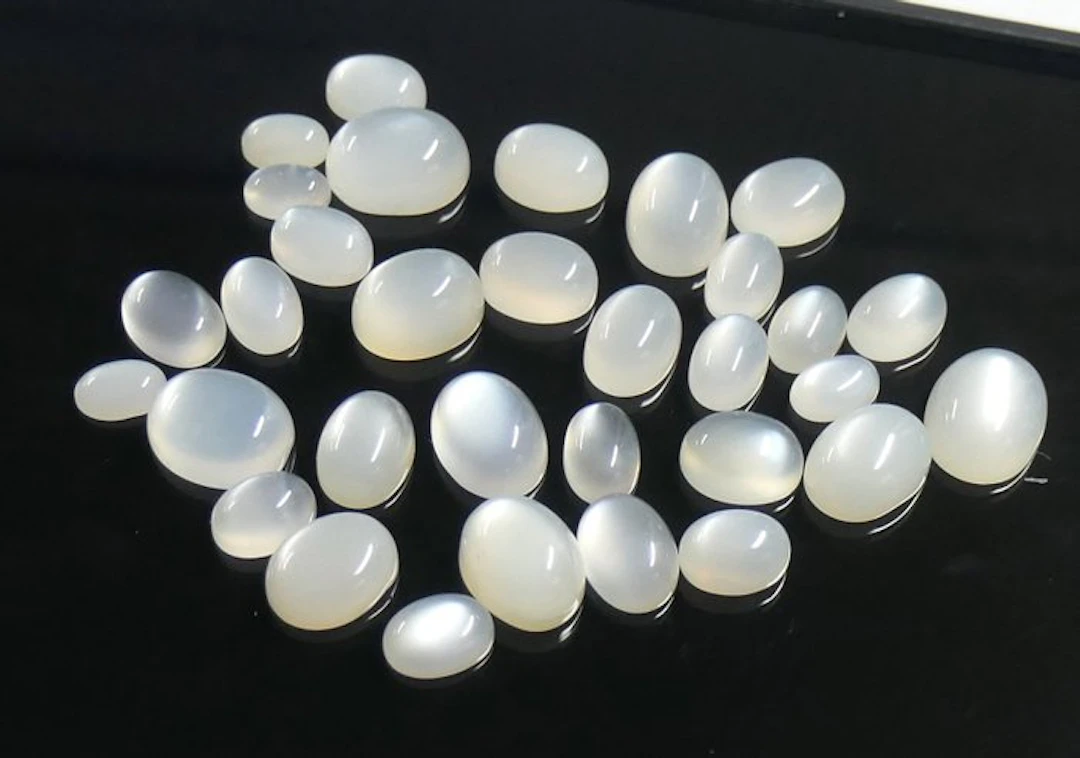 Set of Moonstones 100% Natural Cabochon- 9.42 g - (32)