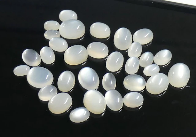 Set of Moonstones 100% Natural Cabochon- 9.42 g - (32)