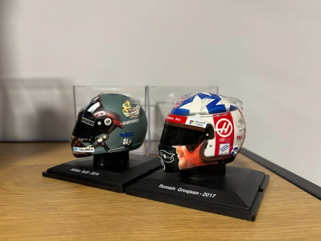 Spark 1:5 - Model race car (2) - Special Edition Pack...