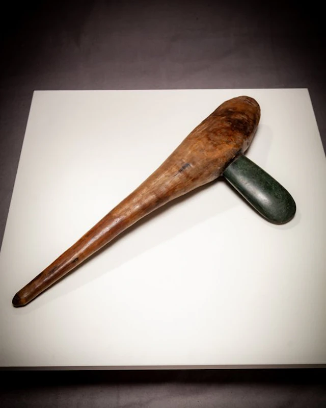 Monumental Mortise-Hafted Stone Axe - Jakabiliga (Jaka) - Dani - Indonesia