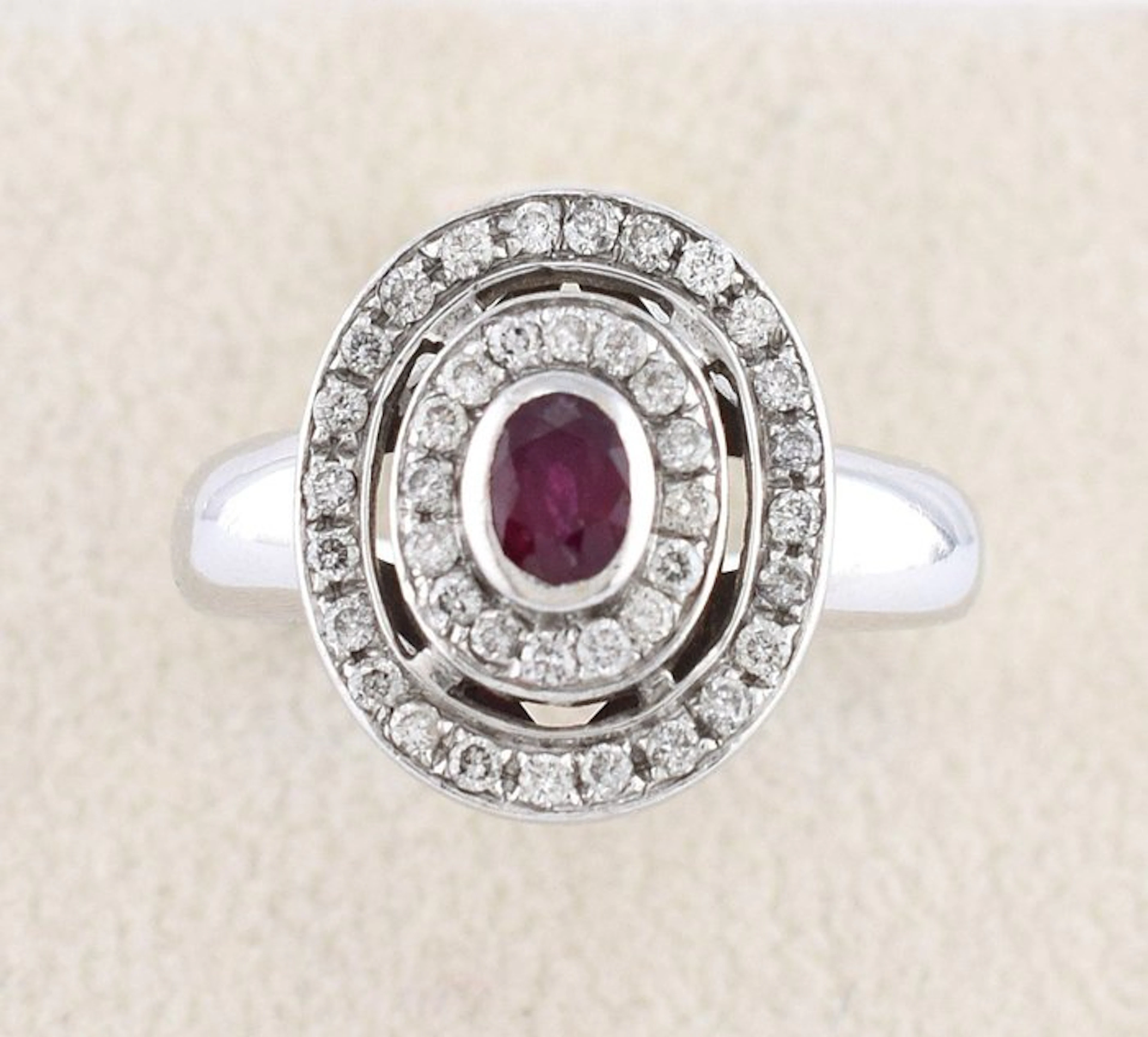 Ring - 18 kt. White gold - 0.90ct. tw. Ruby - Diamond