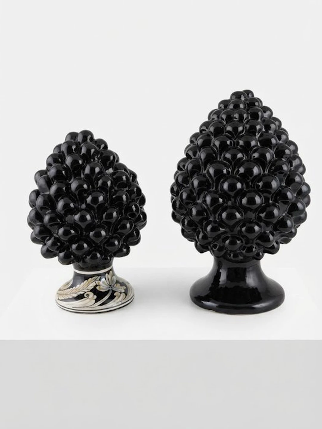 Decorative ornament (2) - Mallorca - Italy - Pair of Sicilian pinecones