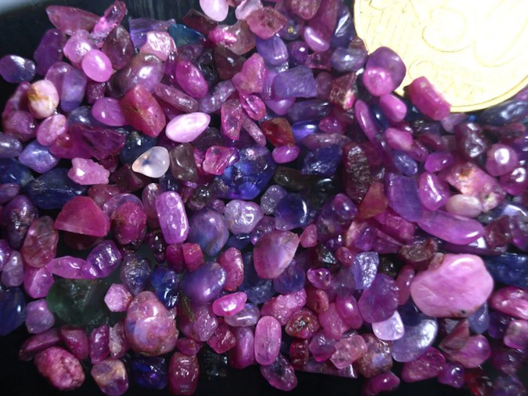No Reserve – 120.00 ct mixed-color sapphires from Burma