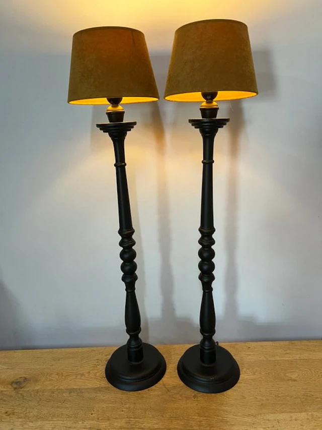 Table lamp - Two XXL wooden table lamps with ochre-colored shades. - Wood