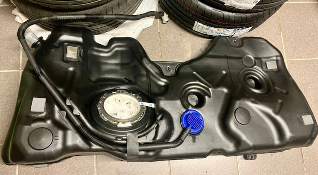 Car part (1) - BMW - Réservoir et pompe à carburant BMW - After 2000