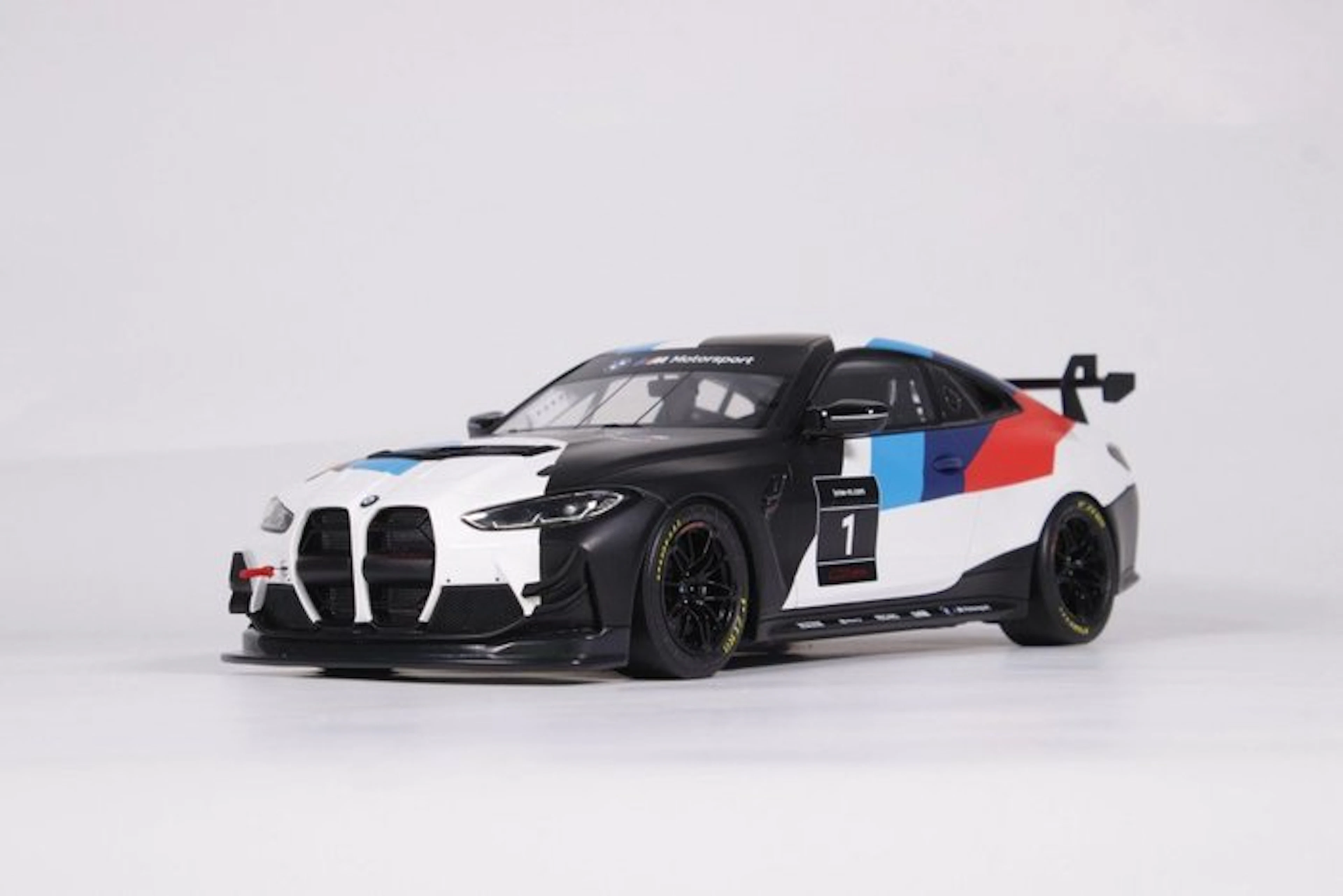 Otto Mobile 1:18 - Model car - BMW M4 GT4 2022 White...