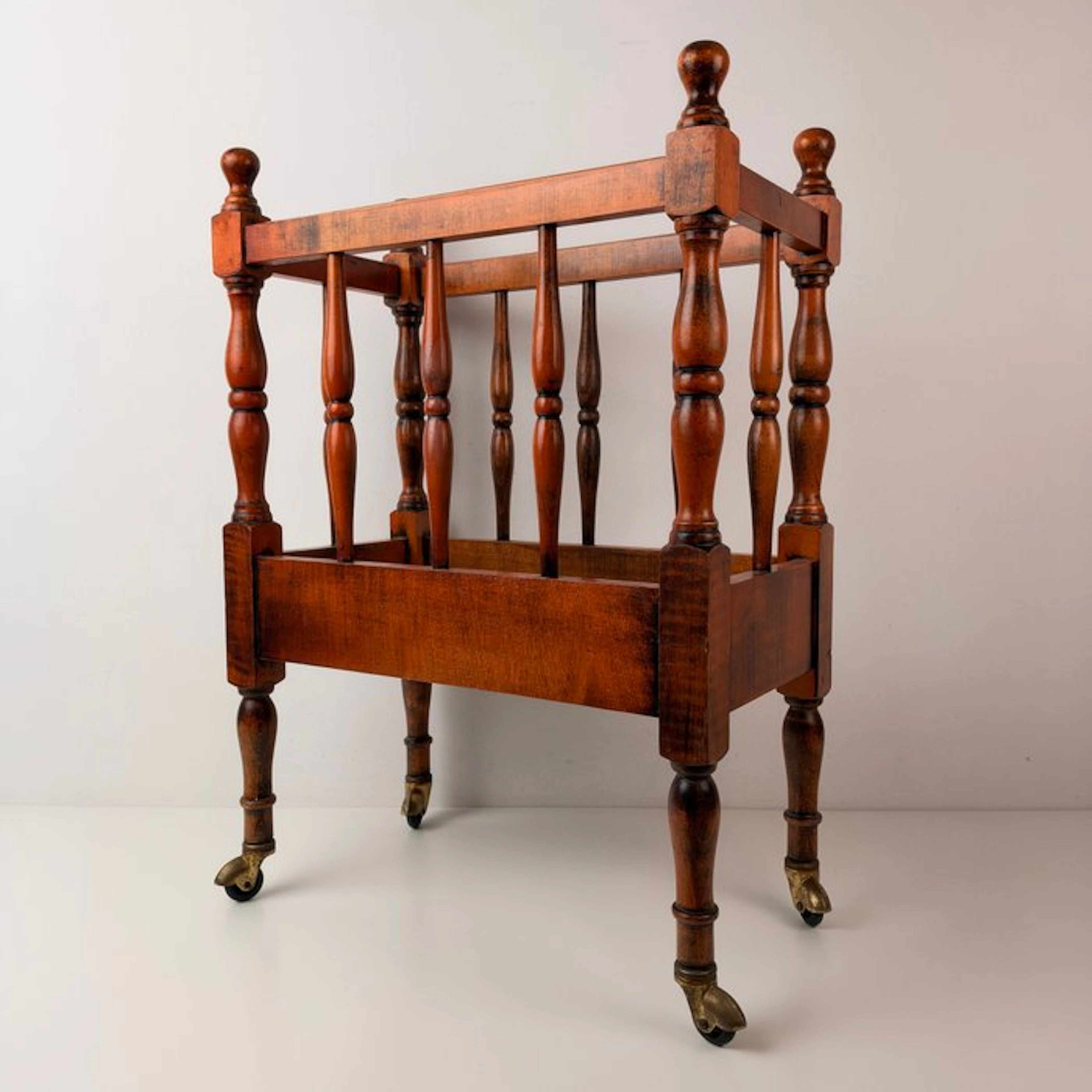 Magazine rack - Antique mahogany magazine rack on wheels, ca. 1900 - Wood