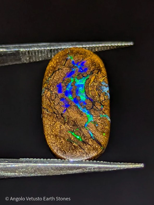 2.54 ct - Natural Noble Boulder Opal from Queensland