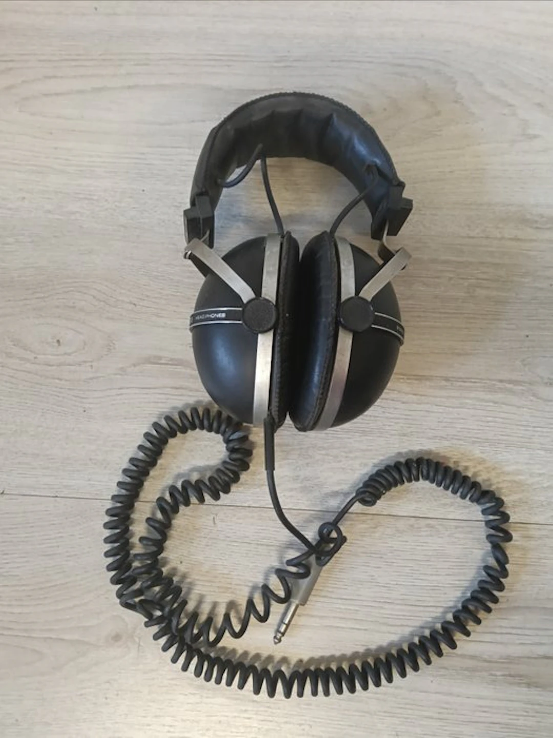 Pioneer - SE-305 Dynamic Closed-Back Stereo Headphone