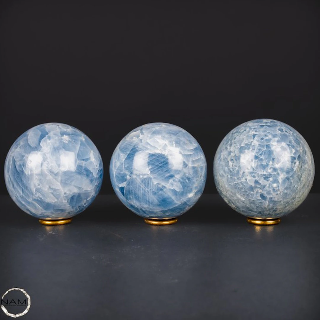 Blue Calcite Sphere Set – Three harmonious natural...