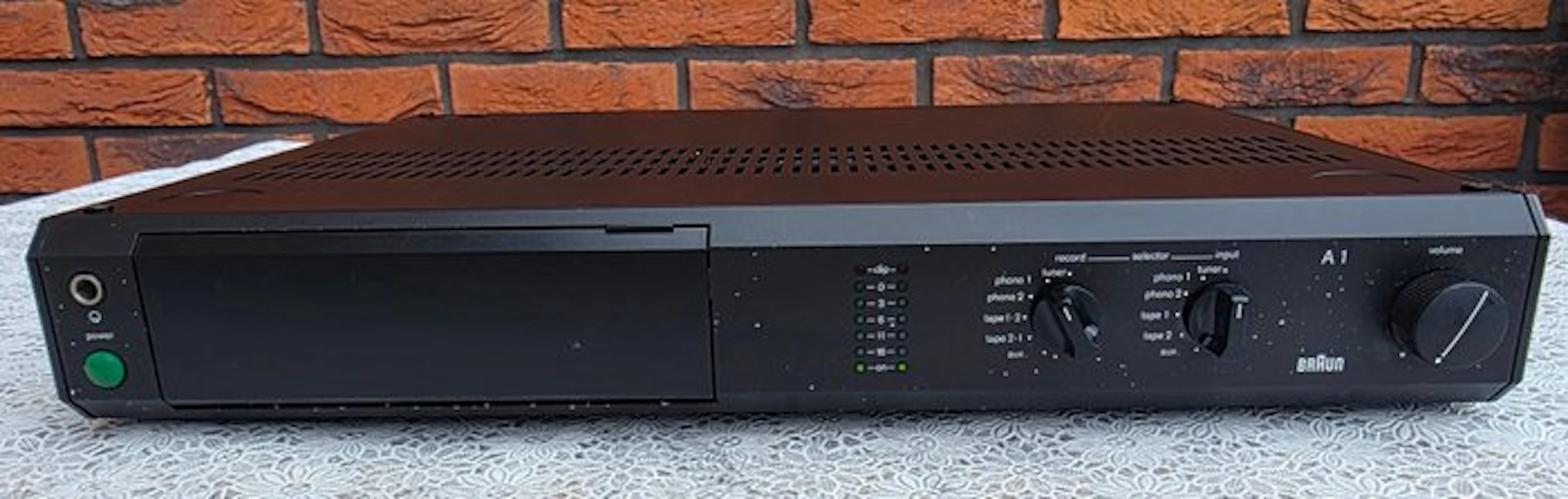 Braun - A1 Solid state integrated amplifier